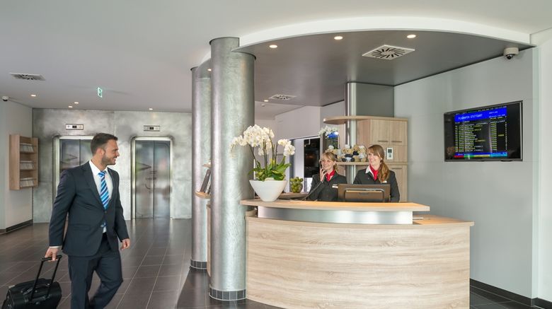 <b>Essential by Dorint Stuttgart/Airport Lobby</b>. Images powered by <a href="https://iceportal.shijigroup.com/" title="IcePortal" target="_blank">IcePortal</a>.