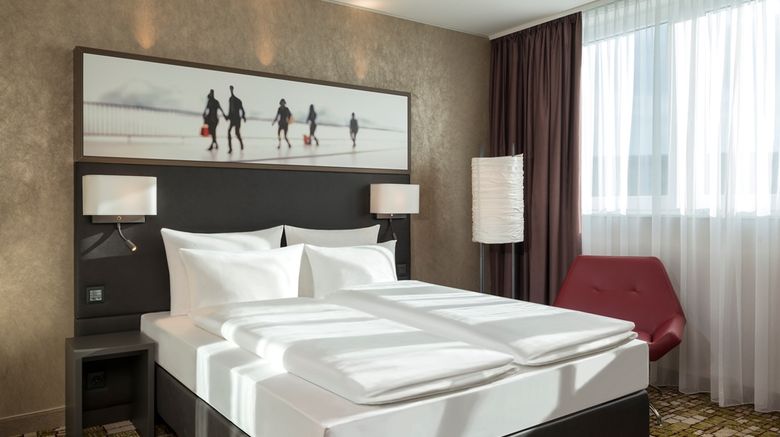 <b>Dorint Airport-Hotel Zurich Room</b>. Images powered by <a href="https://iceportal.shijigroup.com/" title="IcePortal" target="_blank">IcePortal</a>.