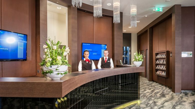 <b>Dorint Airport-Hotel Zurich Lobby</b>. Images powered by <a href="https://iceportal.shijigroup.com/" title="IcePortal" target="_blank">IcePortal</a>.