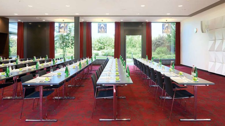 <b>Dorint Airport-Hotel Zurich Meeting</b>. Images powered by <a href="https://iceportal.shijigroup.com/" title="IcePortal" target="_blank">IcePortal</a>.