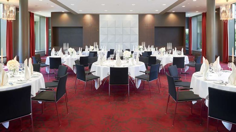 <b>Dorint Airport-Hotel Zurich Ballroom</b>. Images powered by <a href="https://iceportal.shijigroup.com/" title="IcePortal" target="_blank">IcePortal</a>.