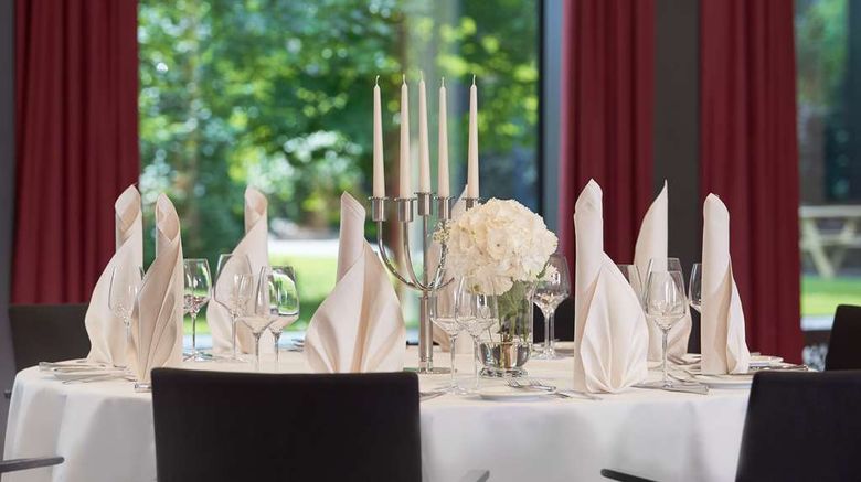 <b>Dorint Airport-Hotel Zurich Ballroom</b>. Images powered by <a href="https://iceportal.shijigroup.com/" title="IcePortal" target="_blank">IcePortal</a>.