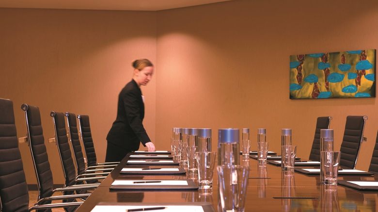 <b>Traders Hotel Meeting</b>. Images powered by <a href="https://iceportal.shijigroup.com/" title="IcePortal" target="_blank">IcePortal</a>.