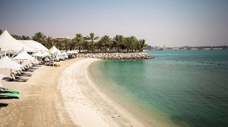 Traders Hotel Beach