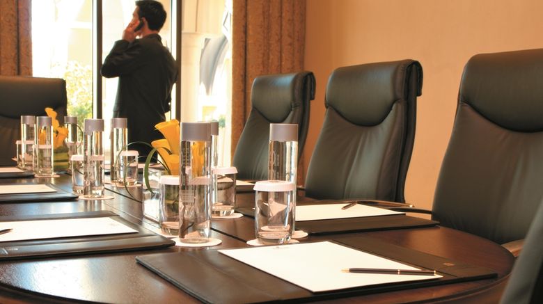 <b>Shangri-La, Qaryat Al Beri Meeting</b>. Images powered by <a href="https://iceportal.shijigroup.com/" title="IcePortal" target="_blank">IcePortal</a>.