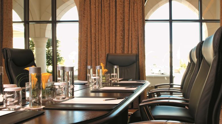 <b>Shangri-La, Qaryat Al Beri Meeting</b>. Images powered by <a href="https://iceportal.shijigroup.com/" title="IcePortal" target="_blank">IcePortal</a>.