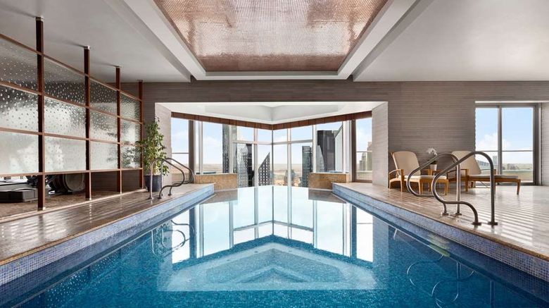 <b>Shangri-La Hotel Dubai Pool</b>. Images powered by <a href="https://iceportal.shijigroup.com/" title="IcePortal" target="_blank">IcePortal</a>.