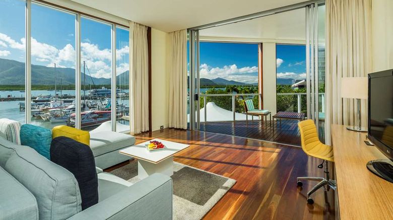 <b>Shangri-La Hotel, The Marina Suite</b>. Images powered by <a href="https://iceportal.shijigroup.com/" title="IcePortal" target="_blank">IcePortal</a>.