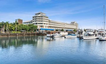 Shangri-La Hotel, The Marina