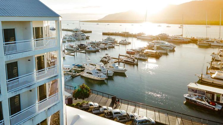Shangri-La Hotel, The Marina Exterior
