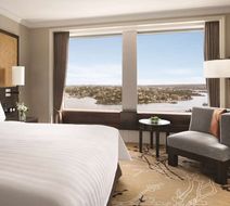 Shangri-La Hotel Sydney Room