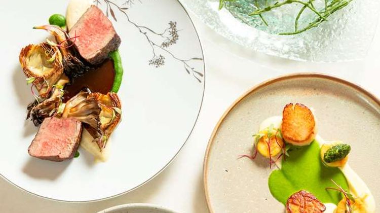 Shangri-La Hotel, Toronto Restaurant