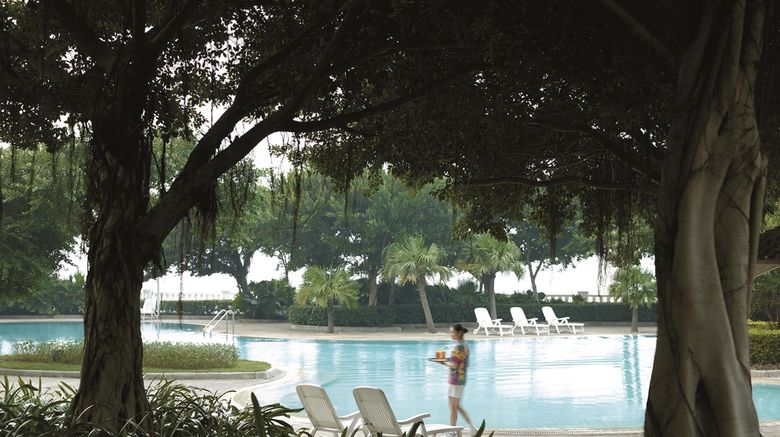 <b>Shangri-La Hotel Beihai Pool</b>. Images powered by <a href="https://iceportal.shijigroup.com/" title="IcePortal" target="_blank">IcePortal</a>.