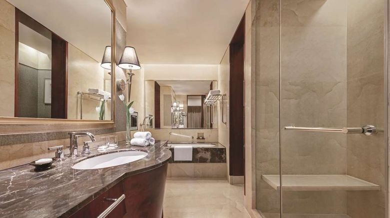 <b>Shangri-La Hotel Chengdu Room</b>. Images powered by <a href="https://iceportal.shijigroup.com/" title="IcePortal" target="_blank">IcePortal</a>.