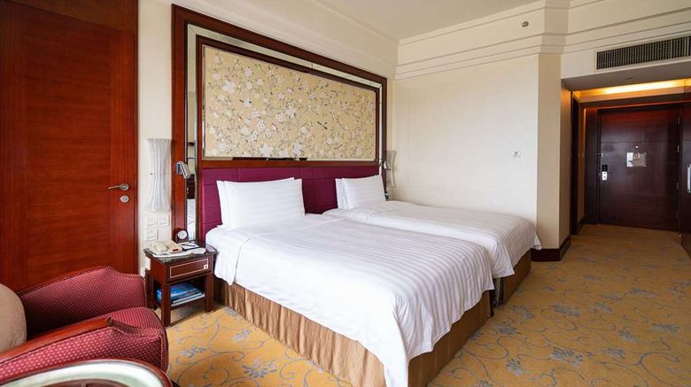 <b>Shangri-La Hotel, Guangzhou Room</b>. Images powered by <a href="https://iceportal.shijigroup.com/" title="IcePortal" target="_blank">IcePortal</a>.