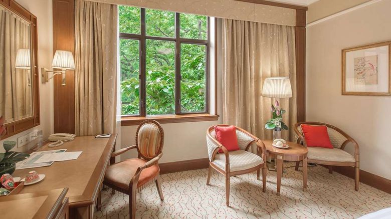 <b>Shangri-La Hotel Hangzhou Room</b>. Images powered by <a href=https://www.travelagewest.com/Hotels/Hangzhou-China/