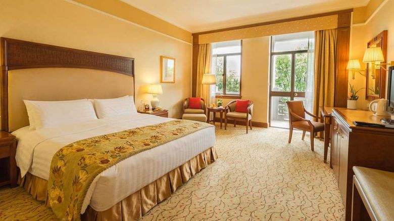 <b>Shangri-La Hotel Hangzhou Room</b>. Images powered by <a href=https://www.travelagewest.com/Hotels/Hangzhou-China/