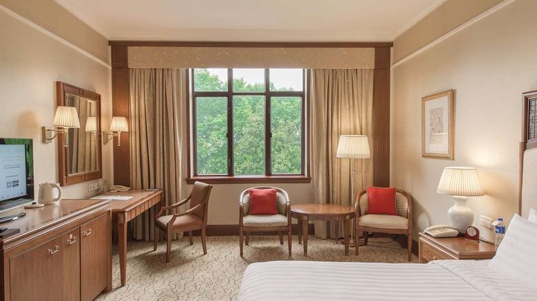 <b>Shangri-La Hotel Hangzhou Room</b>. Images powered by <a href=https://www.travelagewest.com/Hotels/Hangzhou-China/