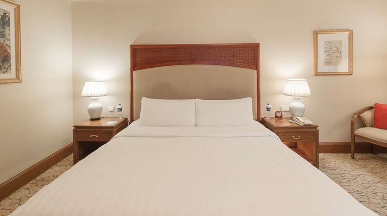 <b>Shangri-La Hotel Hangzhou Room</b>. Images powered by <a href=https://www.travelagewest.com/Hotels/Hangzhou-China/