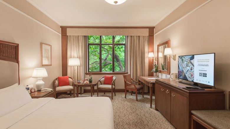 <b>Shangri-La Hotel Hangzhou Room</b>. Images powered by <a href=https://www.travelagewest.com/Hotels/Hangzhou-China/