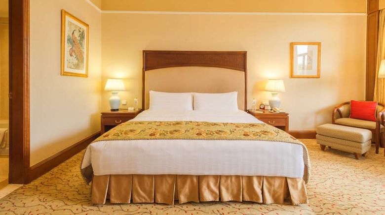 <b>Shangri-La Hotel Hangzhou Room</b>. Images powered by <a href=https://www.travelagewest.com/Hotels/Hangzhou-China/