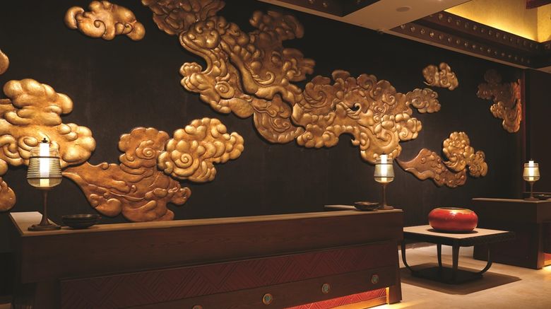 <b>Shangri-La Hotel, Lhasa Lobby</b>. Images powered by <a href="https://iceportal.shijigroup.com/" title="IcePortal" target="_blank">IcePortal</a>.