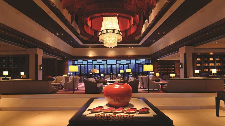 <b>Shangri-La Hotel, Lhasa Lobby</b>. Images powered by <a href="https://iceportal.shijigroup.com/" title="IcePortal" target="_blank">IcePortal</a>.