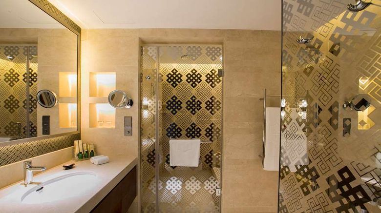<b>Shangri-La Hotel, Lhasa Room</b>. Images powered by <a href="https://iceportal.shijigroup.com/" title="IcePortal" target="_blank">IcePortal</a>.