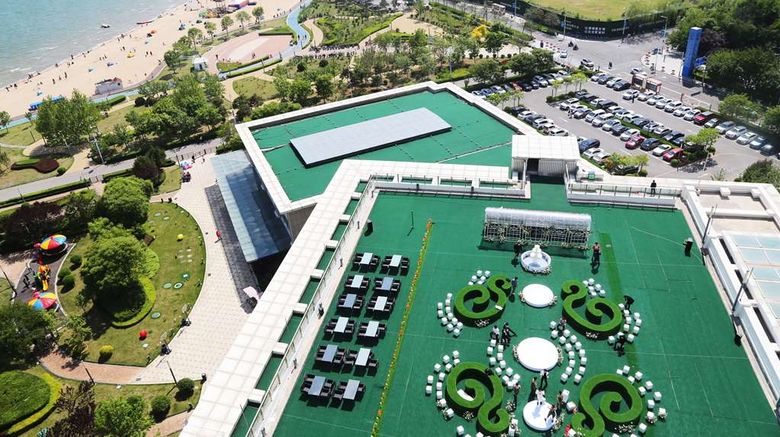 <b>Shangri-La Qinhuangdao Beach</b>. Images powered by <a href="https://iceportal.shijigroup.com/" title="IcePortal" target="_blank">IcePortal</a>.