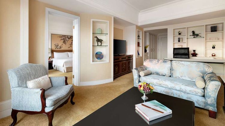 Pudong Shangri-La Hotel Suite