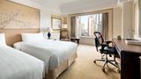 <b>Pudong Shangri-La Hotel Room</b>. Images powered by <a href="https://iceportal.shijigroup.com/" title="IcePortal" target="_blank">IcePortal</a>.