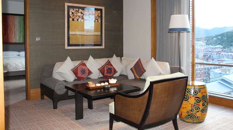 Shangri-La Resort Suite