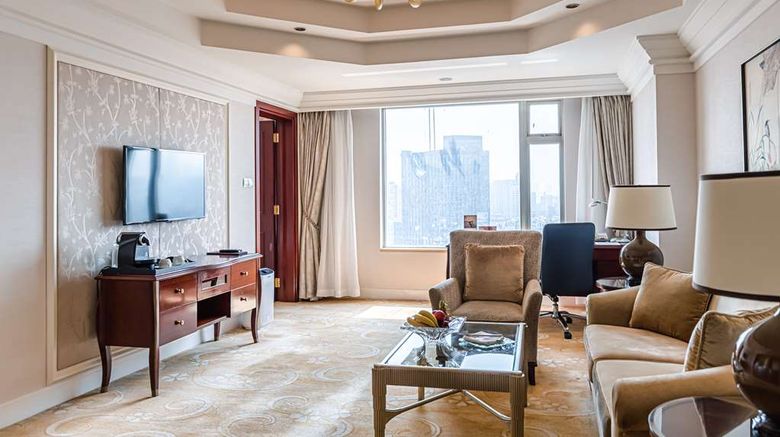 Shangri-La Hotel Wuhan Room. Images powered by <a href="https://iceportal.shijigroup.com" target="_blank" rel="noopener">Ice Portal</a>.