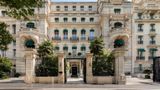 <b>Shangri-La Hotel, Paris Exterior</b>. Images powered by <a href="https://iceportal.shijigroup.com/" title="IcePortal" target="_blank">IcePortal</a>.