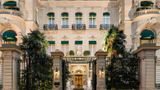 <b>Shangri-La Hotel, Paris Exterior</b>. Images powered by <a href="https://iceportal.shijigroup.com/" title="IcePortal" target="_blank">IcePortal</a>.