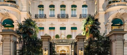 Shangri-La Hotel, Paris Exterior