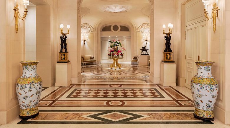 <b>Shangri-La Hotel, Paris Lobby</b>. Images powered by <a href="https://iceportal.shijigroup.com/" title="IcePortal" target="_blank">IcePortal</a>.