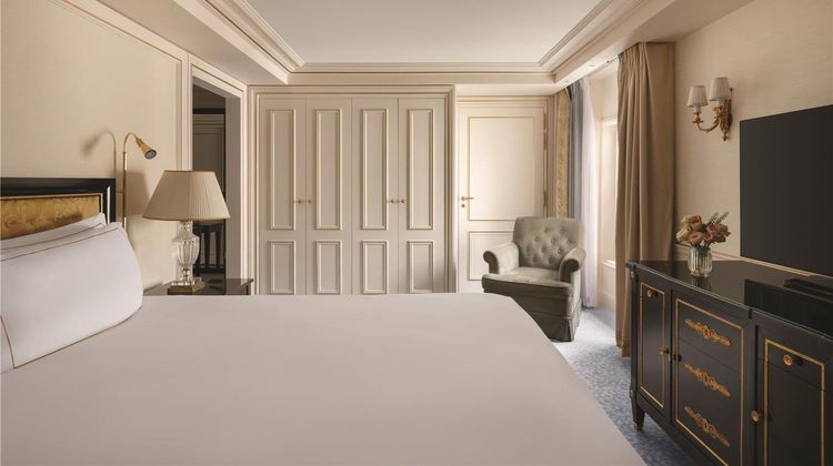 Shangri-La Hotel, Paris Room