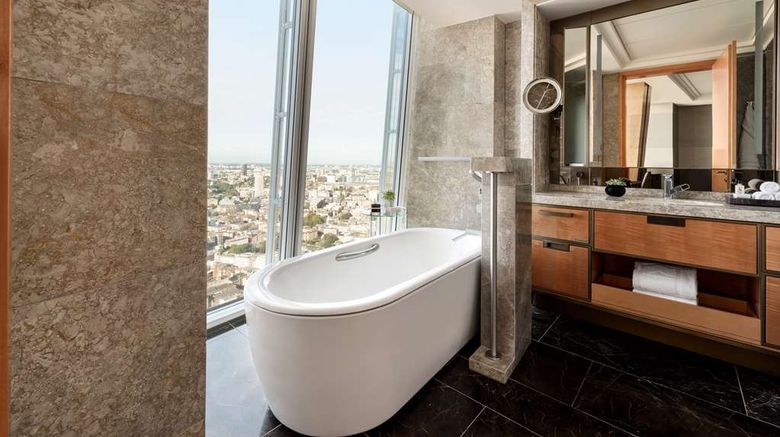 <b>Shangri-La The Shard, London Room</b>. Images powered by <a href="https://iceportal.shijigroup.com/" title="IcePortal" target="_blank">IcePortal</a>.