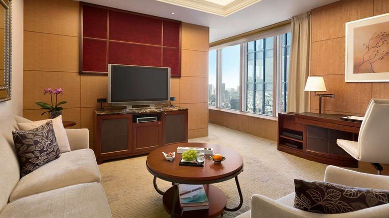 <b>Shangri-La Hotel, Tokyo Suite</b>. Images powered by <a href="https://iceportal.shijigroup.com/" title="IcePortal" target="_blank">IcePortal</a>.