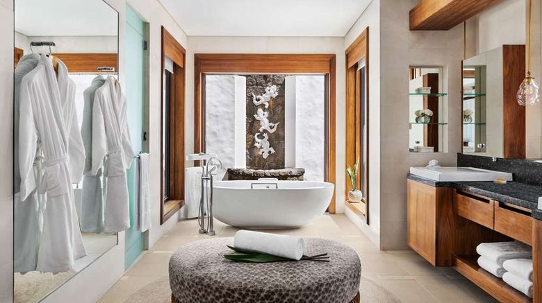 <b>Shangri-La's Le Touessrok Resort & Spa Suite</b>. Images powered by <a href="https://iceportal.shijigroup.com/" title="IcePortal" target="_blank">IcePortal</a>.