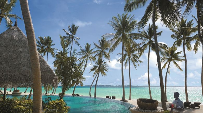 <b>Shangri-La's Villingili Resort and Spa Pool</b>. Images powered by <a href="https://iceportal.shijigroup.com/" title="IcePortal" target="_blank">IcePortal</a>.