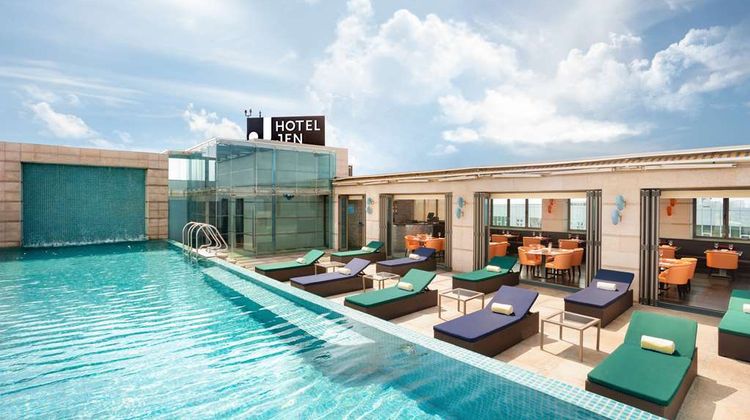 Hotel Jen Male Pool