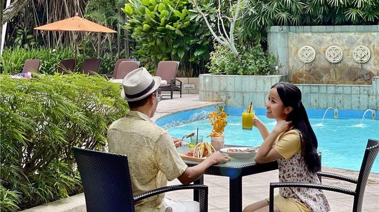 <b>Shangri-La Hotel Kuala Lumpur Pool</b>. Images powered by <a href="https://iceportal.shijigroup.com/" title="IcePortal" target="_blank">IcePortal</a>.