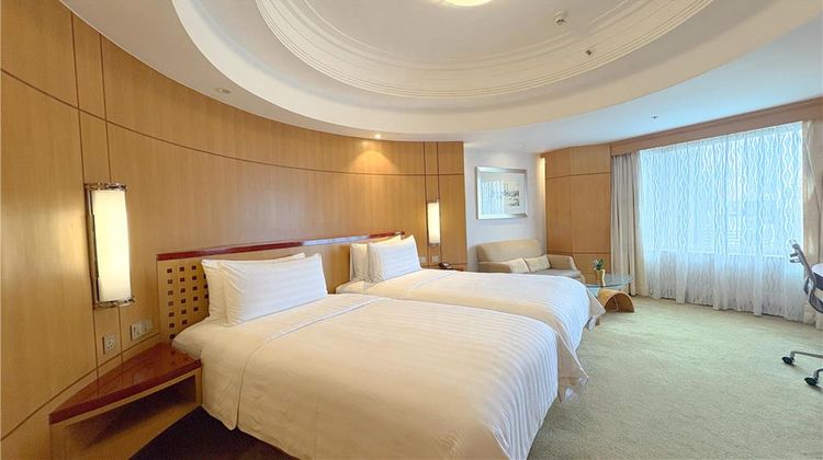 Makati Shangri-La Hotel Room