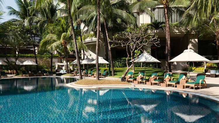 Edsa Shangri-La, Manila Pool