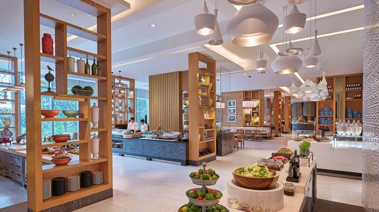 <b>Shangri-La at the Fort, Manila Restaurant</b>. Images powered by <a href="https://iceportal.shijigroup.com/" title="IcePortal" target="_blank">IcePortal</a>.