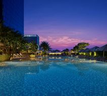 Shangri-La at the Fort, Manila Pool