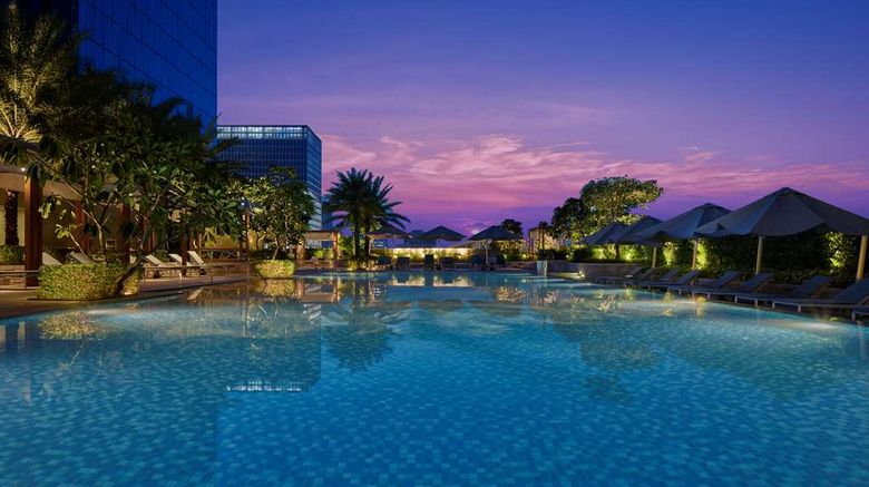 <b>Shangri-La at the Fort, Manila Pool</b>. Images powered by <a href="https://iceportal.shijigroup.com/" title="IcePortal" target="_blank">IcePortal</a>.