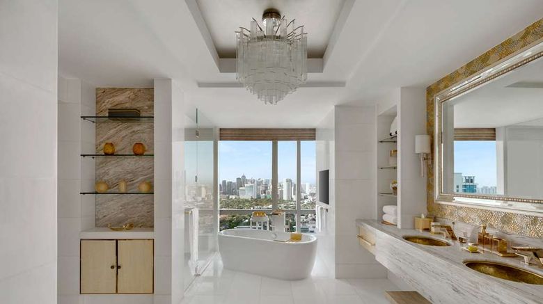 <b>Shangri-La at the Fort, Manila Suite</b>. Images powered by <a href="https://iceportal.shijigroup.com/" title="IcePortal" target="_blank">IcePortal</a>.